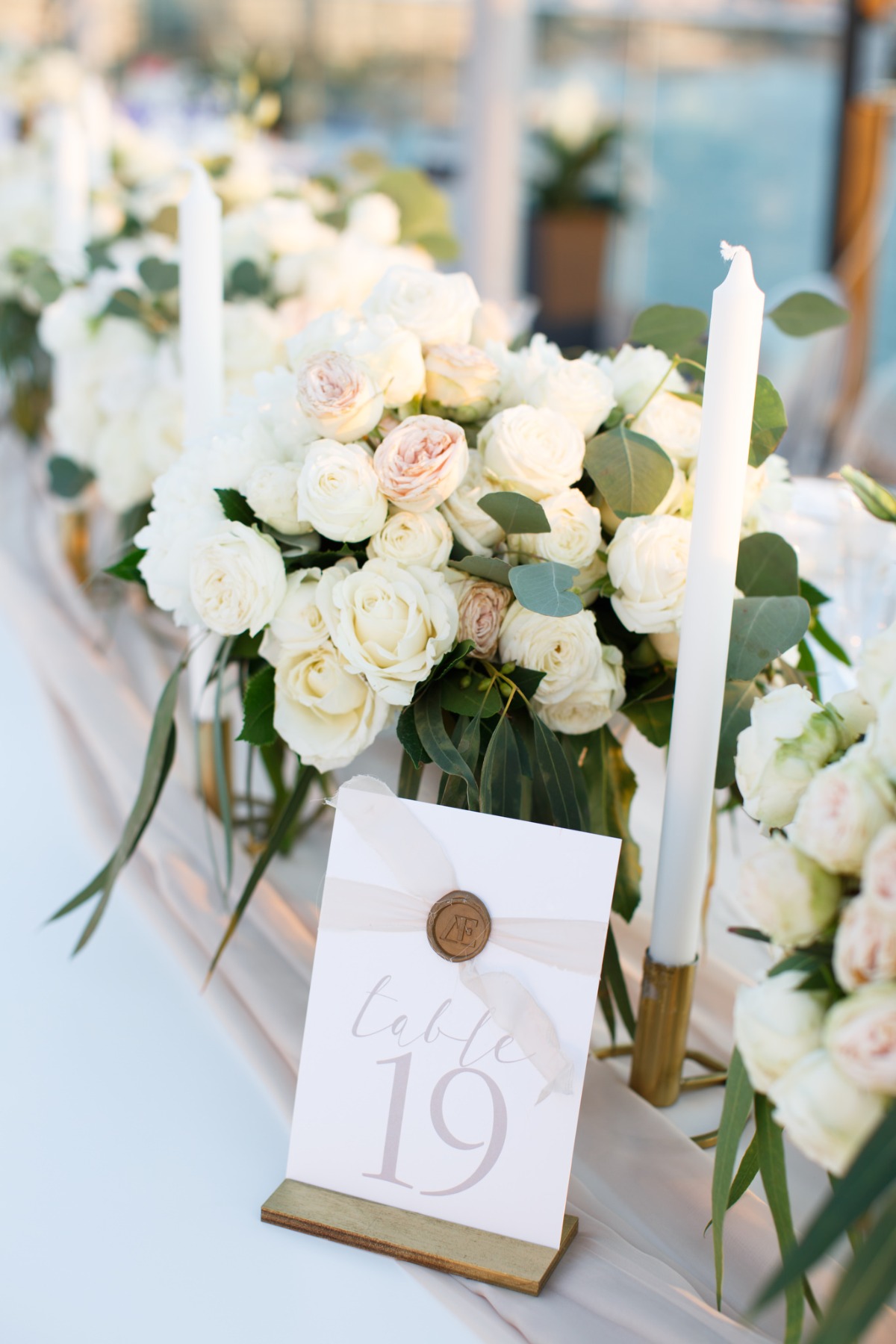 white-elegant-classy-romantic-wedding-th