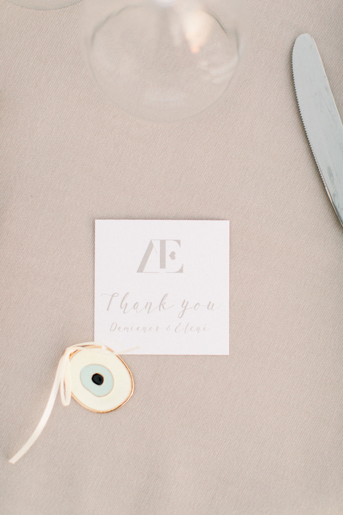 white-elegant-classy-romantic-wedding-th