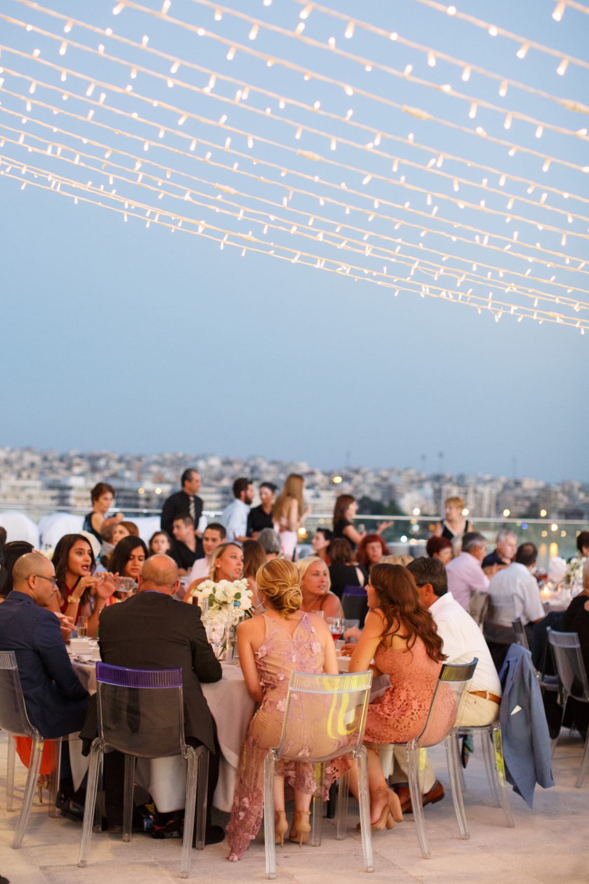 white-elegant-classy-romantic-wedding-th