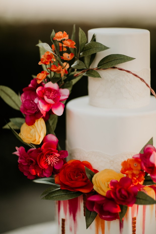 floral wreath wedding cake