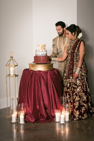 burgundy and gold cake table