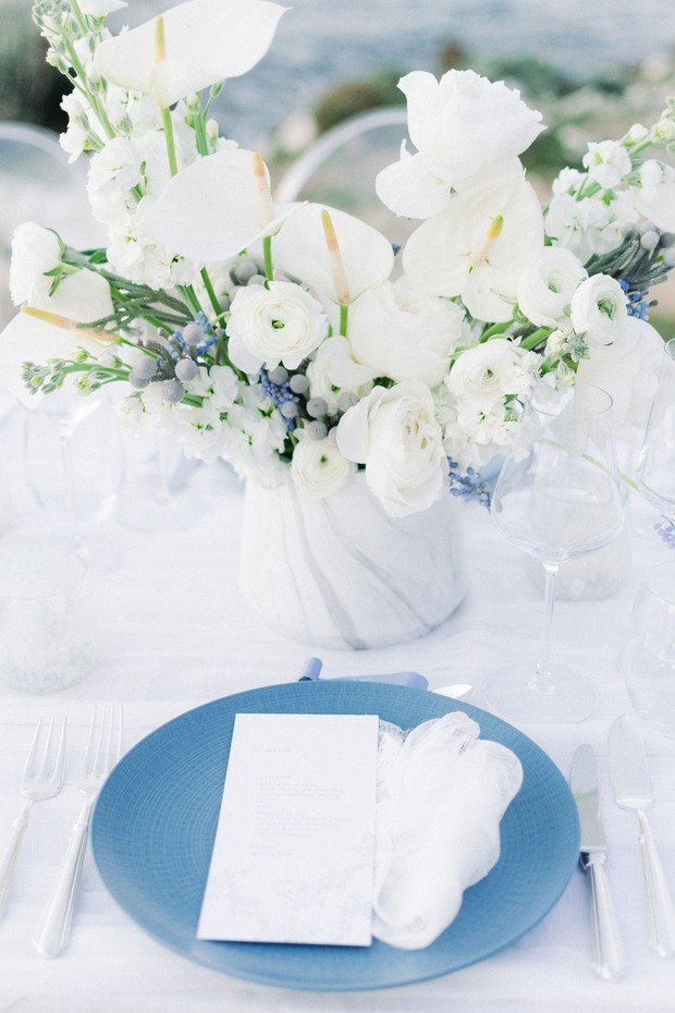 white and blue beach wedding table decor