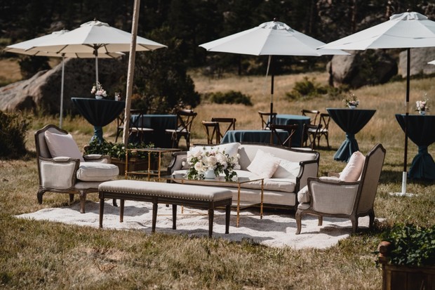 chic outdoor lounge