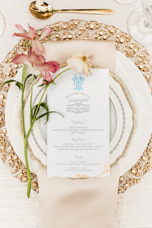 gold and white romantic and dramatic wedding place setting