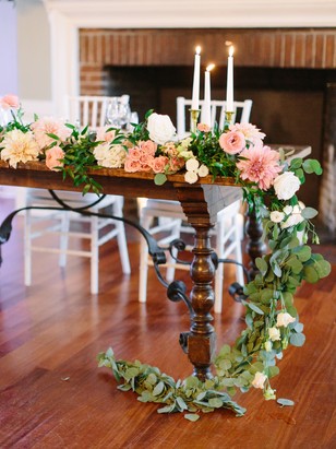 Elegant table with flowing flower garland decoration