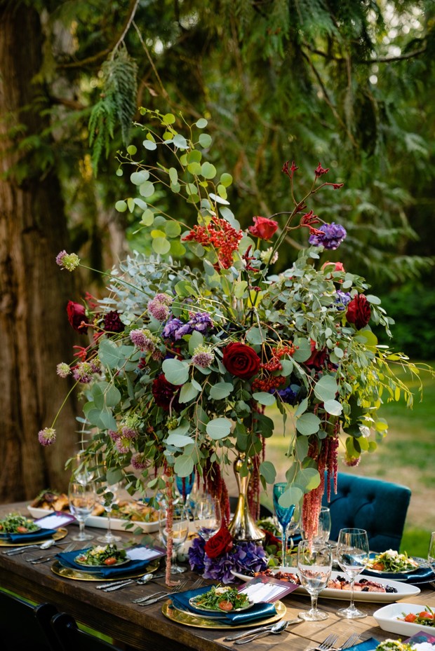 fall wedding flowers for your gold and blue table decor