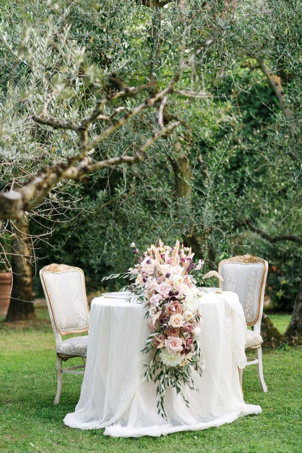 sweetheart table for wedding