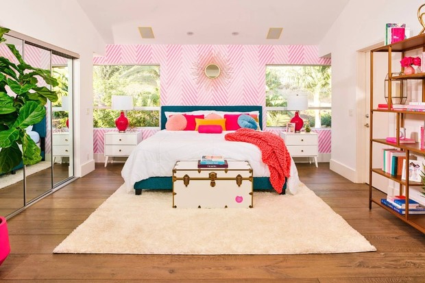 Barbie Dreamhouse master bedroom