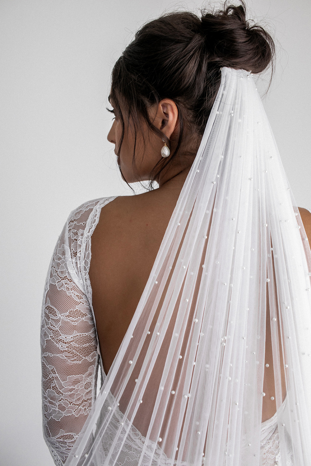grace-loves-laceshopveils-and-hairpearly-long-veil