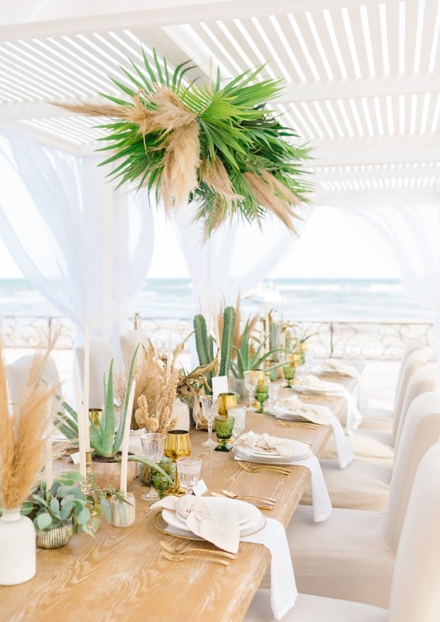 tropical wedding table in Mexico