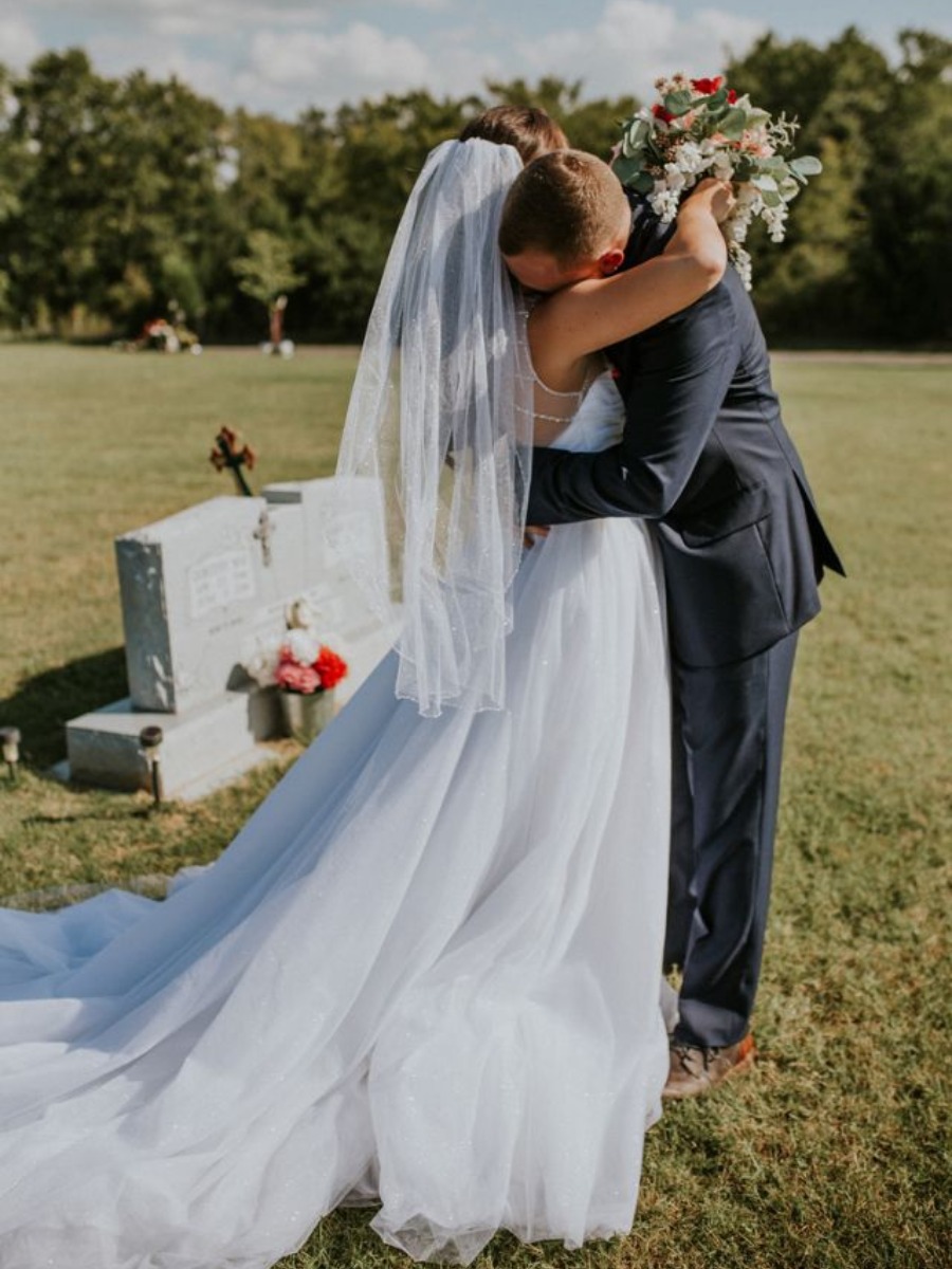 10 Ways to Honor a Lost Loved One at Your Wedding