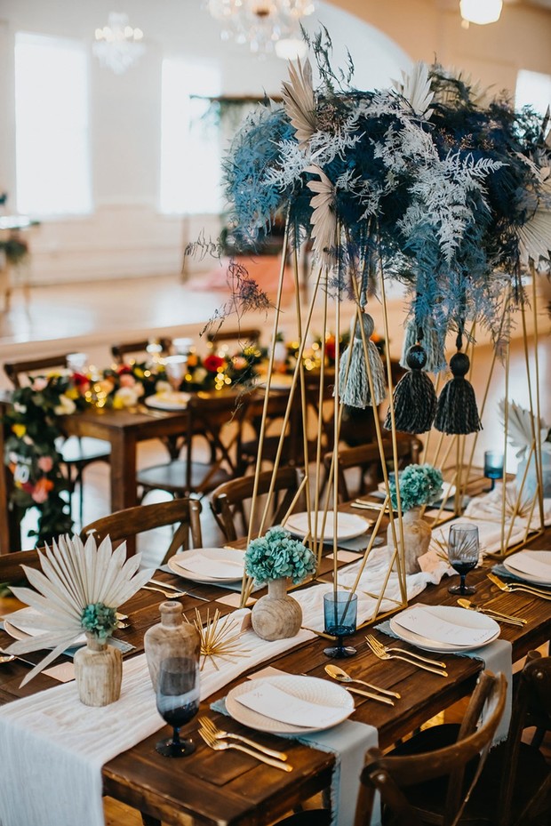 blue gold and white wedding table decor