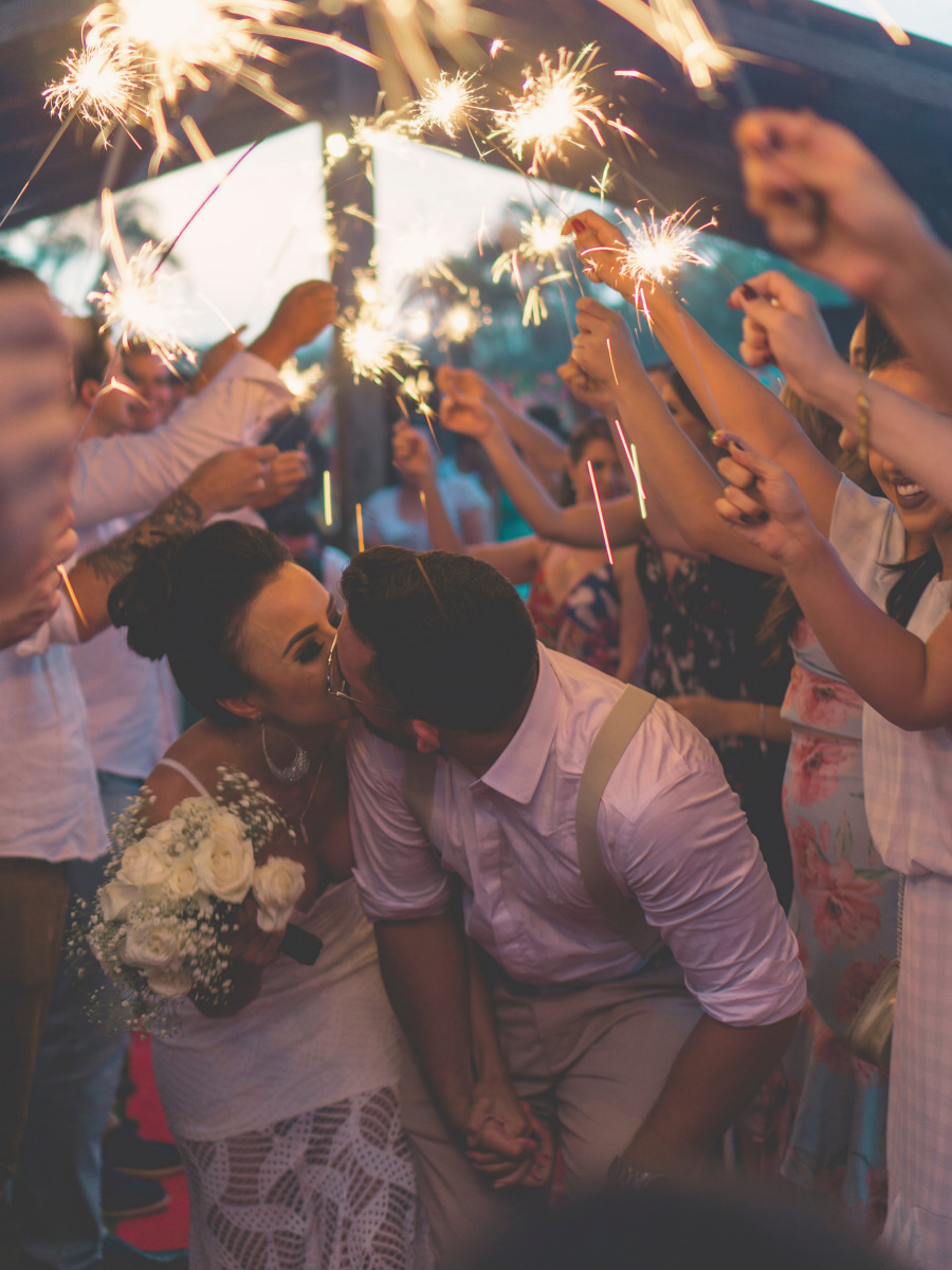 A Guide to Using Sparklers for Your Wedding Send-Off