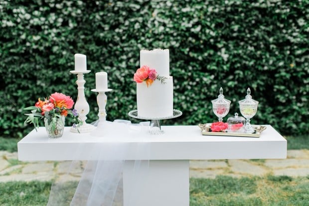 minimal wedding cake table