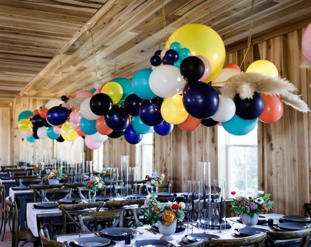 balloon installation table decor
