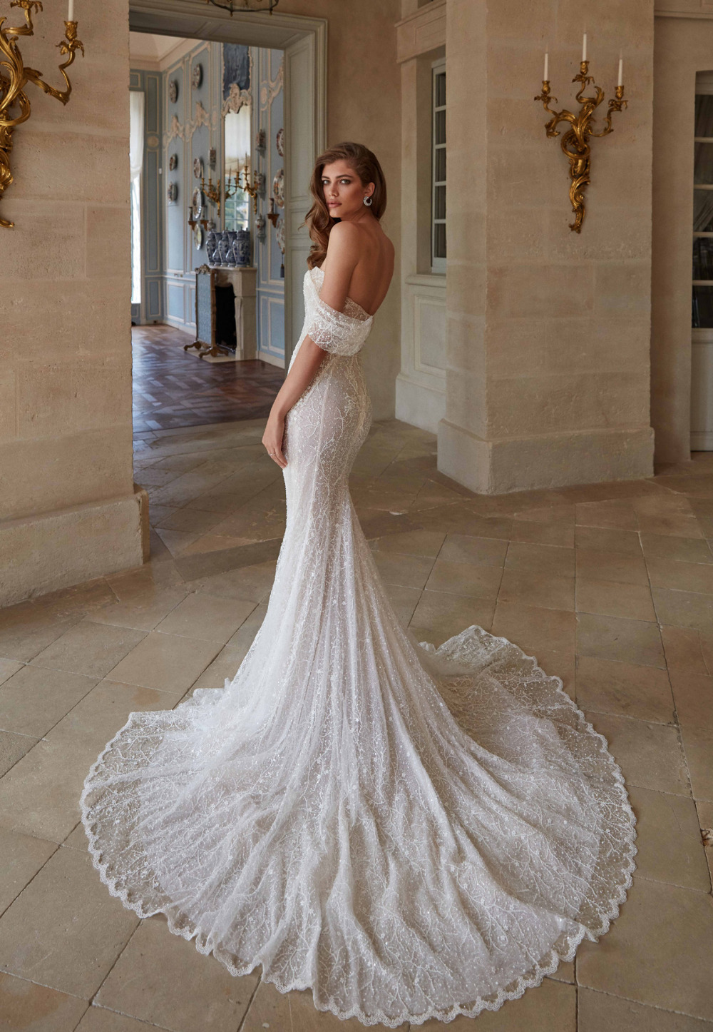 Simone-back-without-cape