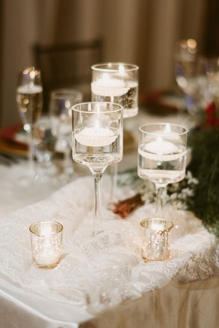 floating candles for wedding atmosphere