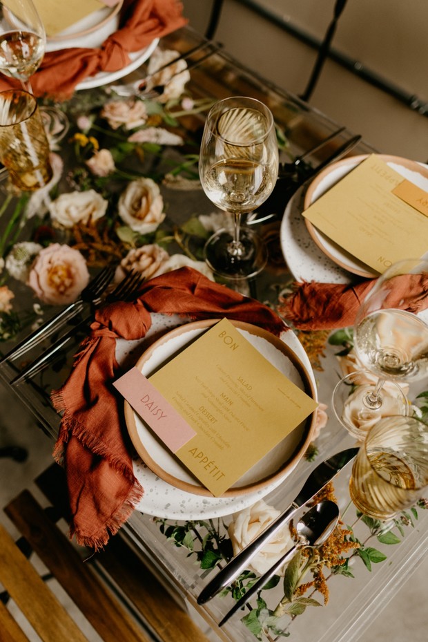 modern wedding table decor idea with floral table top