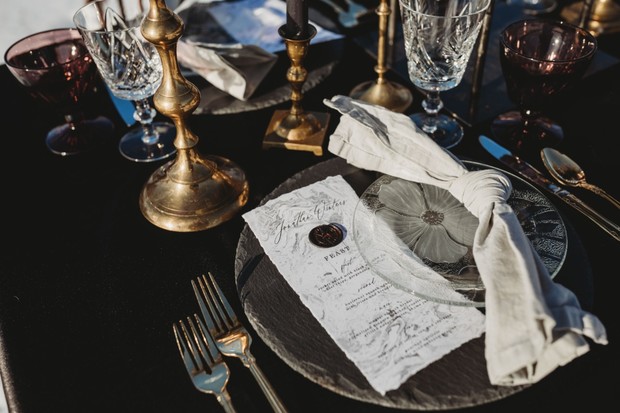 black burgundy and gold wedding table decor ideas