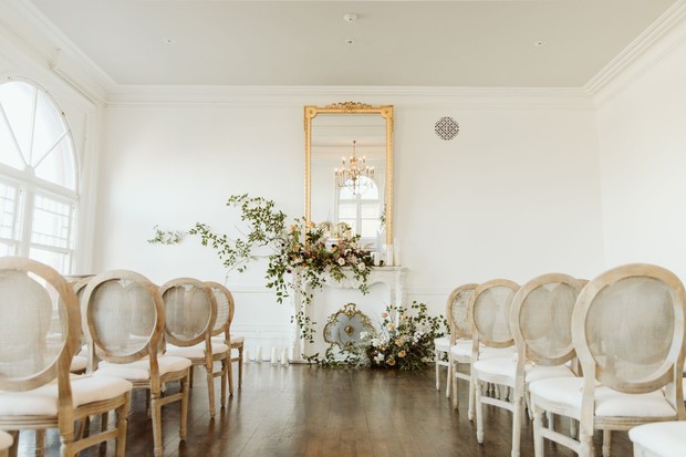 elegant chic minimalist wedding ceremony