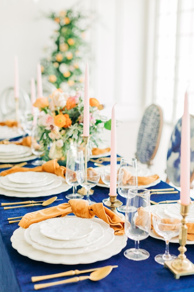 southern comfort winter wedding table decor in gold and blue