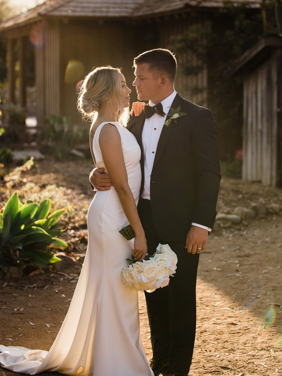 A Modern Timeless Chic Wedding In Navy and Gold