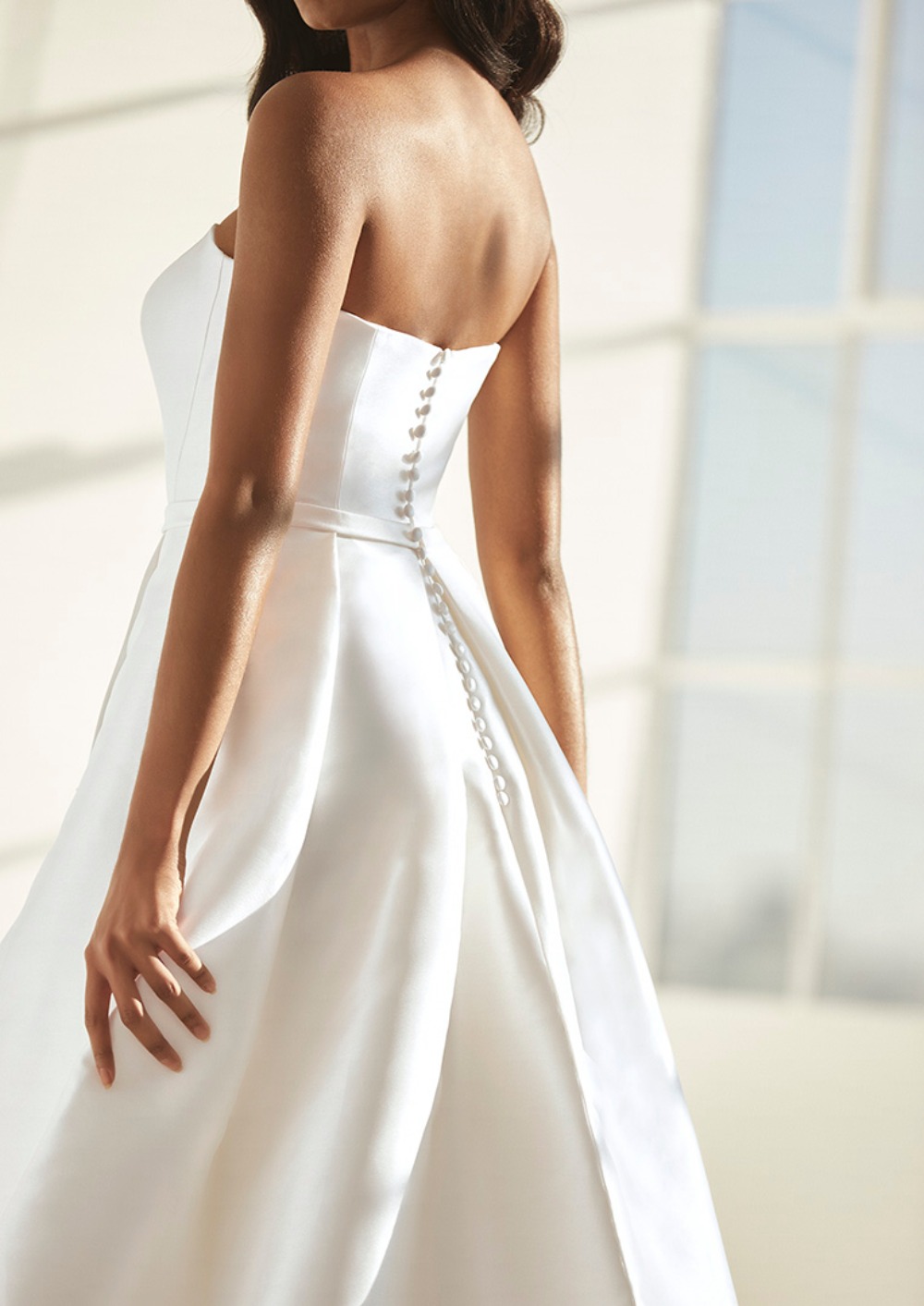 ASHLEY GRAHAM x PRONOVIAS_CURTIS 4