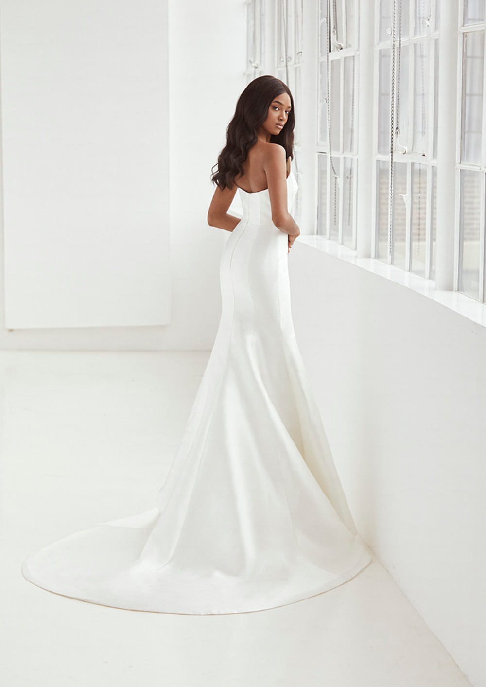 ASHLEY GRAHAM x PRONOVIAS_DAY 2