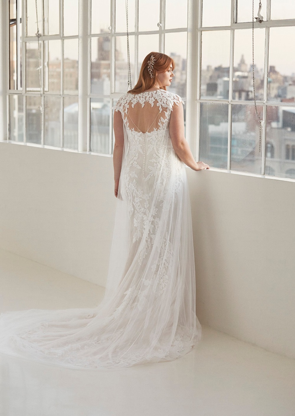 ASHLEY GRAHAM x PRONOVIAS_DEHAVEN-PLUS 2
