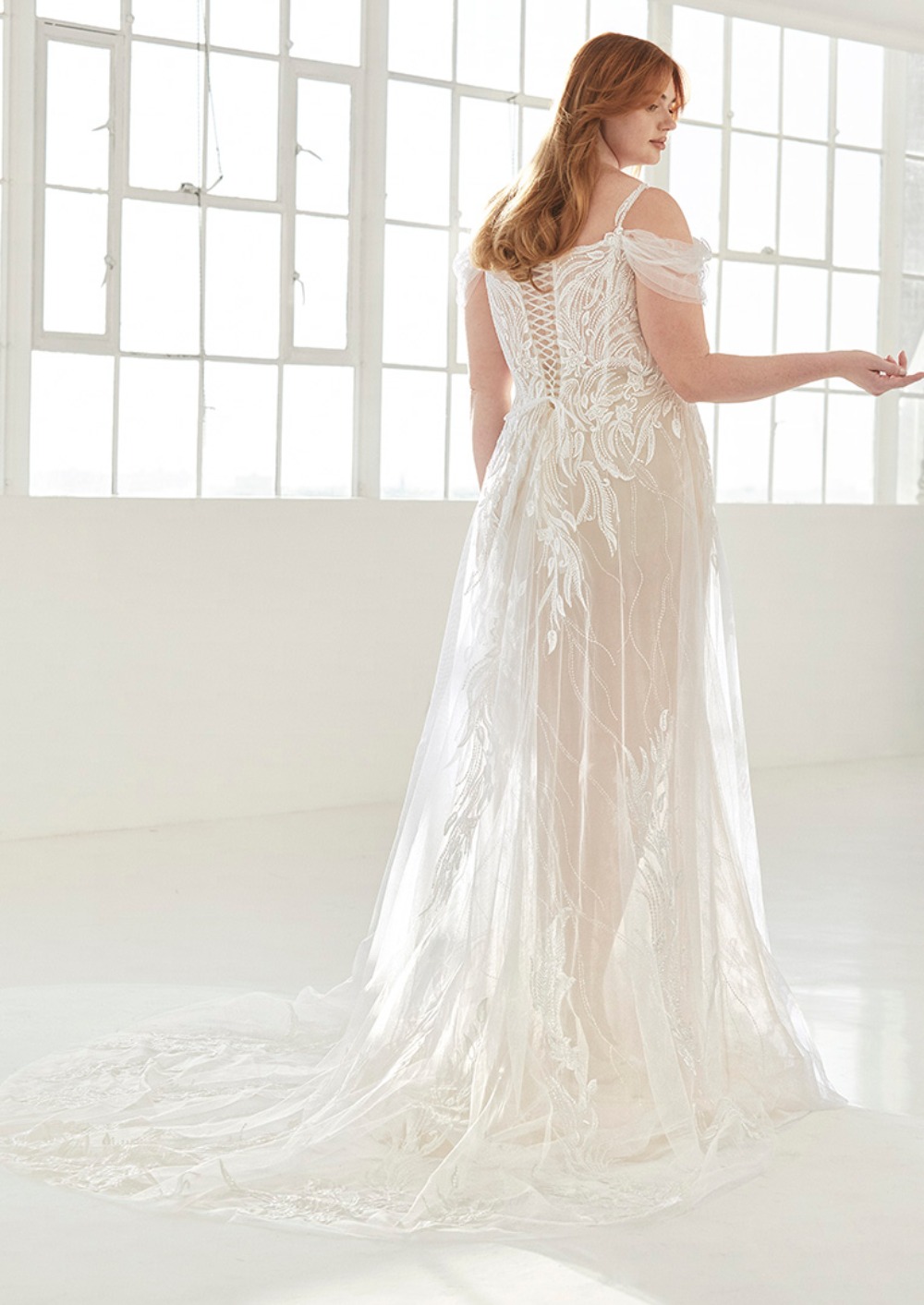 ASHLEY GRAHAM x PRONOVIAS_HUNTER-PLUS 2
