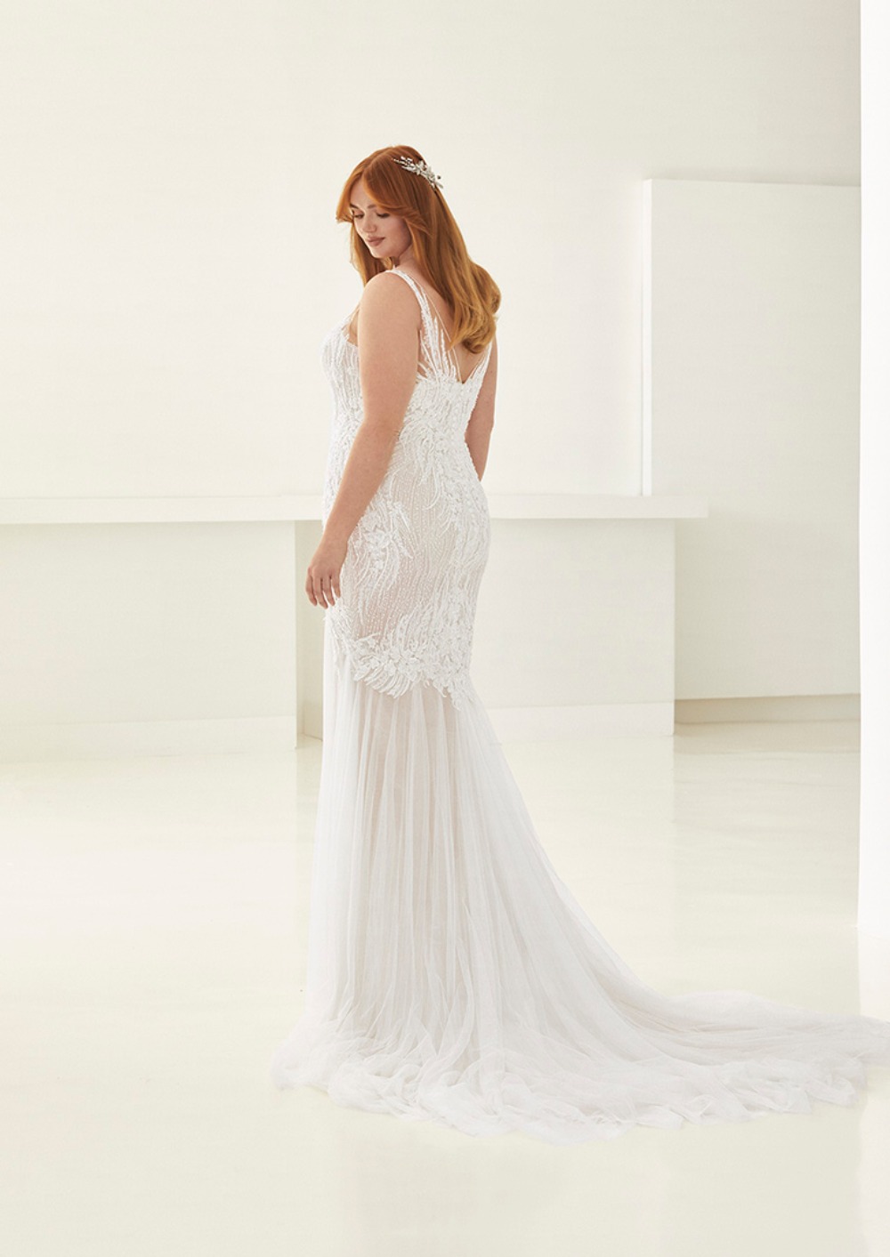 ASHLEY GRAHAM x PRONOVIAS_IRELAND-PLUS 2