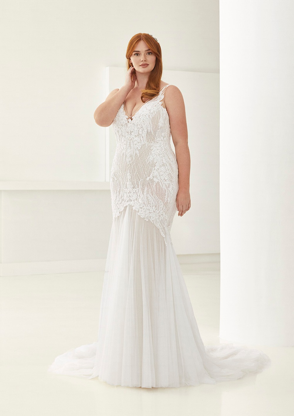 ASHLEY GRAHAM x PRONOVIAS_IRELAND-PLUS