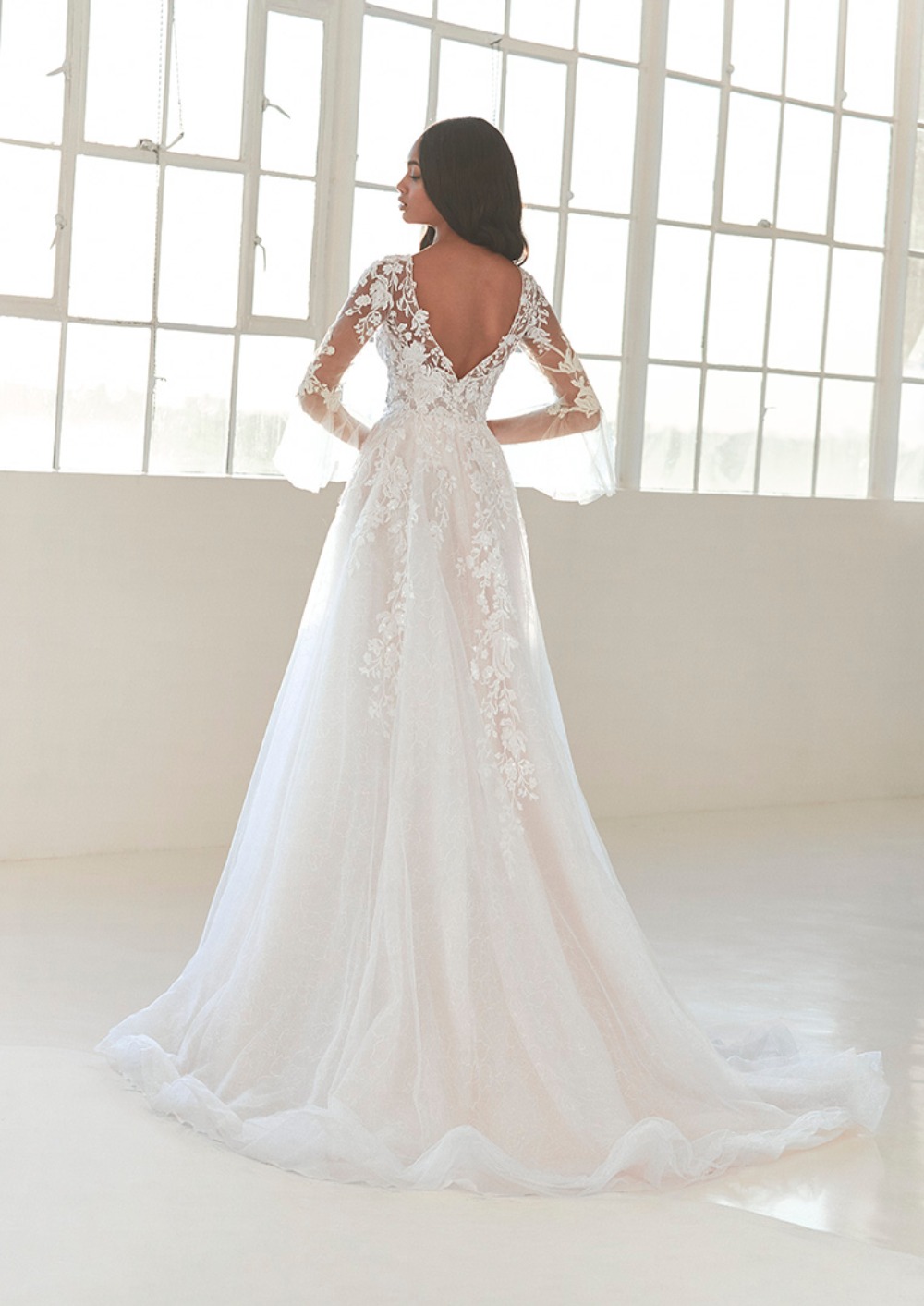 ASHLEY GRAHAM x PRONOVIAS_LIV 2
