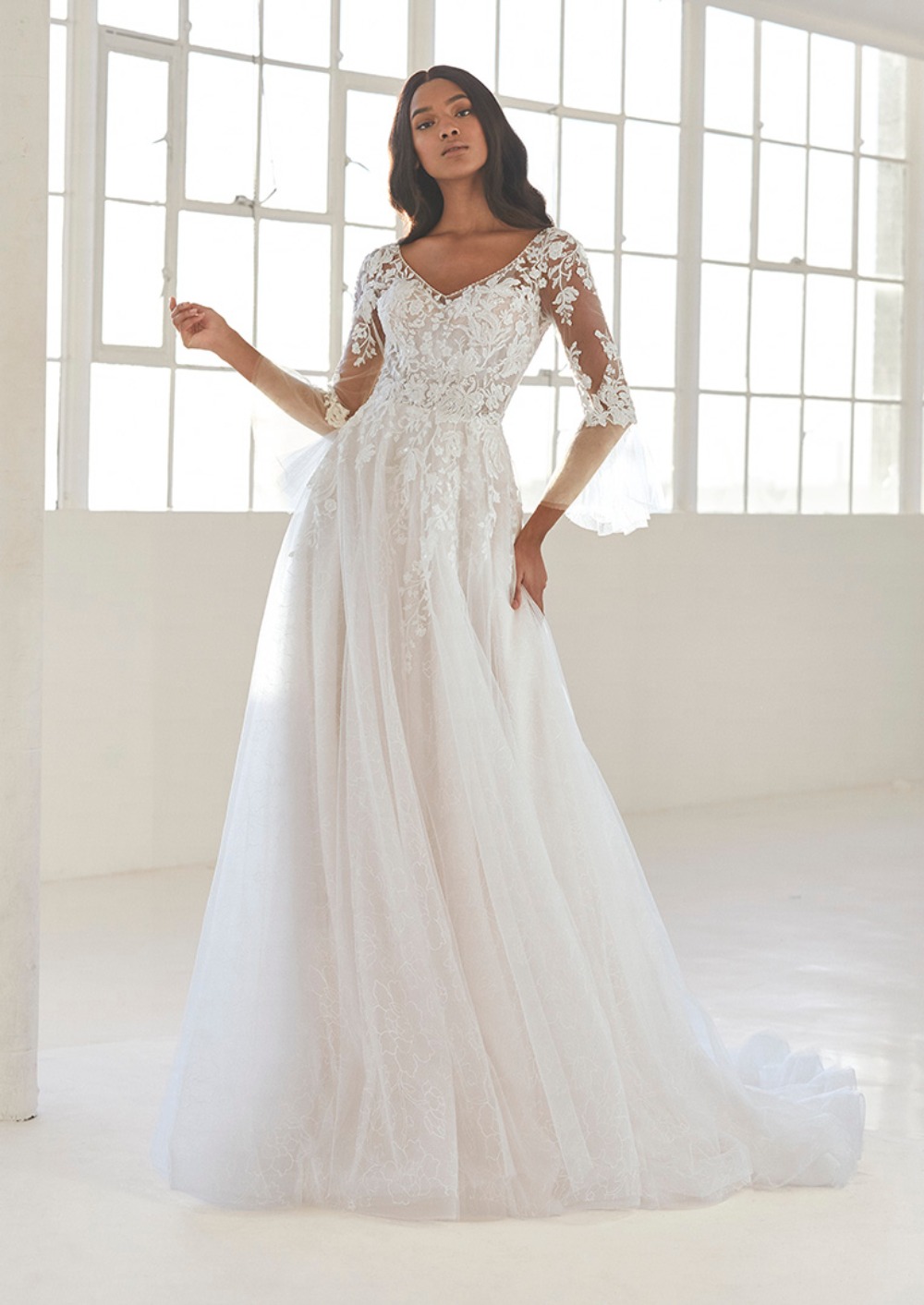 ASHLEY GRAHAM x PRONOVIAS_LIV