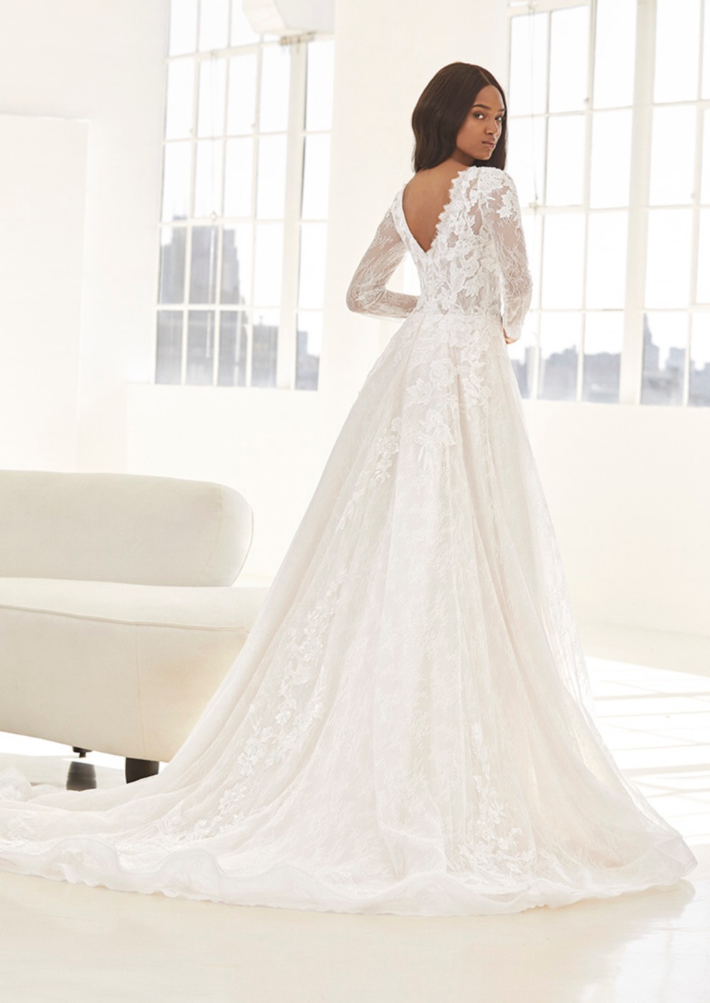 ASHLEY GRAHAM x PRONOVIAS_LOUISE 2