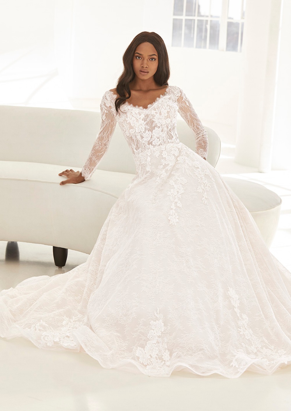 ASHLEY GRAHAM x PRONOVIAS_LOUISE 3