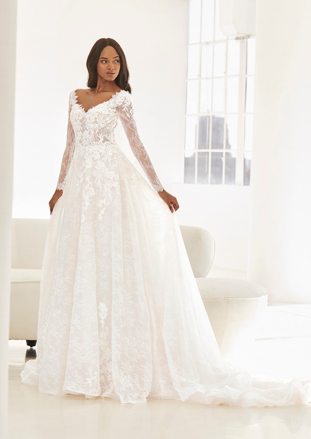 ASHLEY GRAHAM x PRONOVIAS_LOUISE