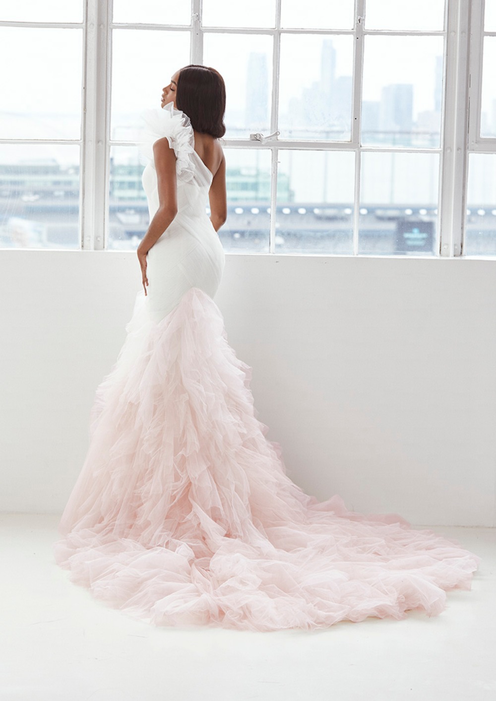 ASHLEY GRAHAM x PRONOVIAS_NEAL 2