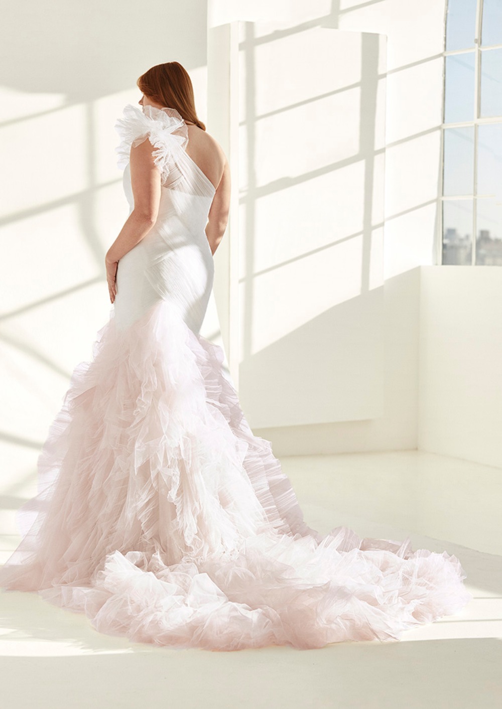 ASHLEY GRAHAM x PRONOVIAS_NEAL-PLUS 2