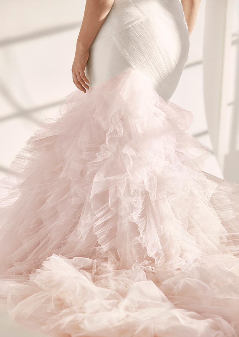 ASHLEY GRAHAM x PRONOVIAS_NEAL-PLUS 4