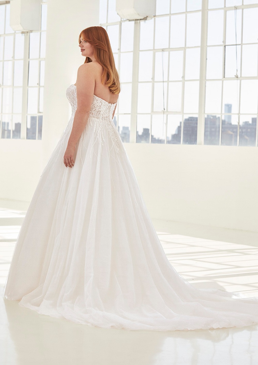 ASHLEY GRAHAM x PRONOVIAS_PARRISH-PLUS 2