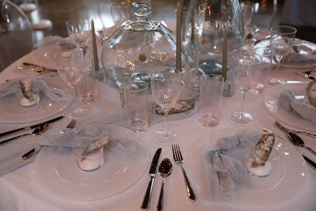 white and blue wedding table decor