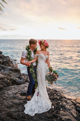 wedding couple in Hawaii