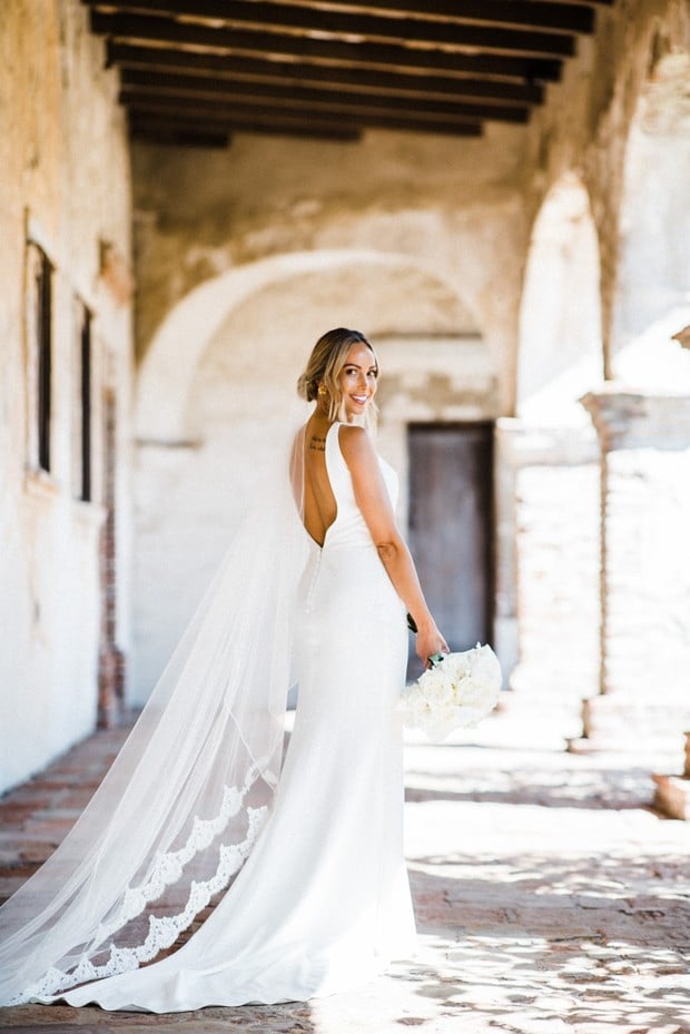 chic and timeless bridal look