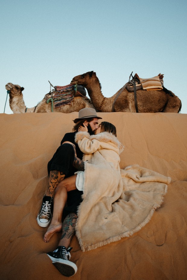 elopement photos in the Sahara
