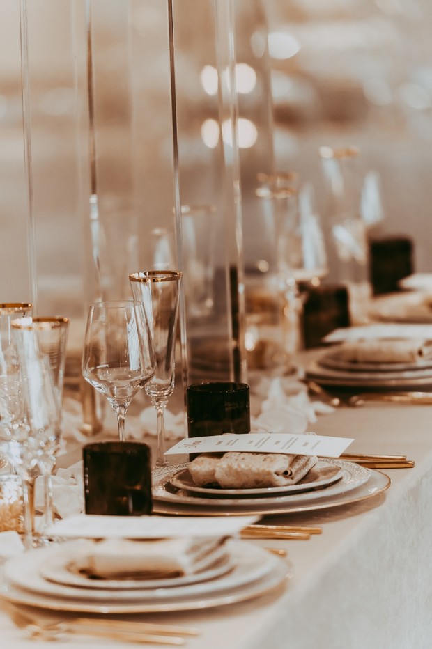 gold and white dramatic wedding table decor