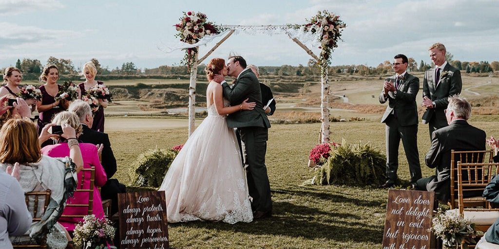 You Don’t Have to Love Golf to Get Married Near the Green