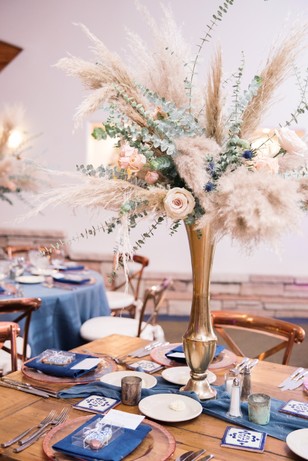 neutral wedding floral decor