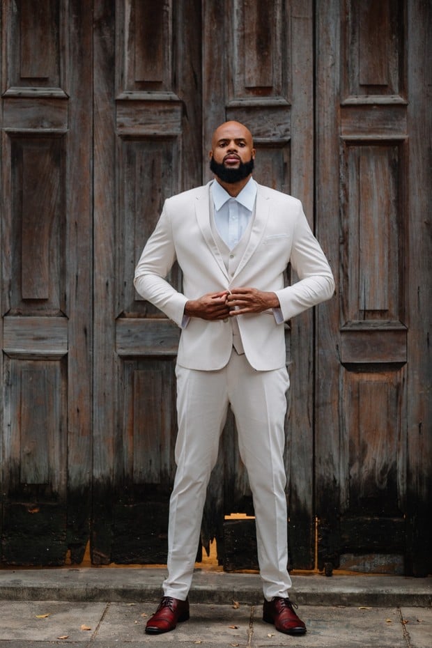 groom in all white wedding suit