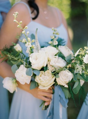 white bridesmaids flowers
